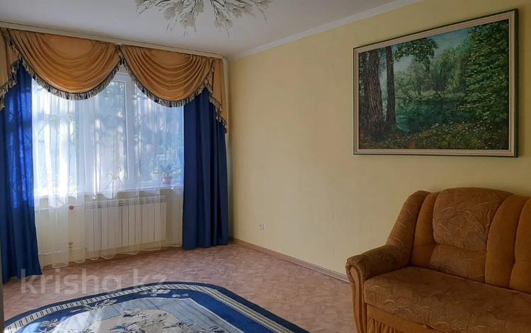 3-комнатная квартира, 61.4 м², 1/5 этаж, мкр 5, Тургенева