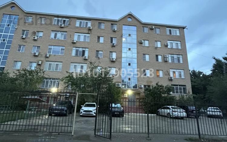 2-бөлмелі пәтер · 80.6 м² · 5/5 қабат, Гурьевская 6б, бағасы: 250 000 ₸ в Атырау — фото 2