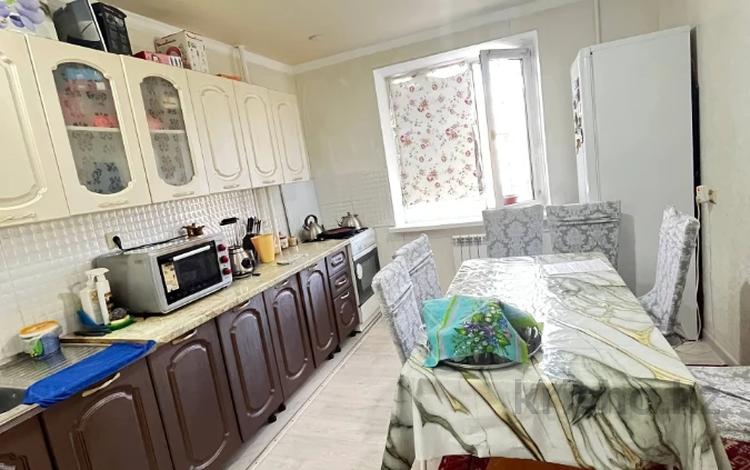 4-бөлмелі пәтер · 90 м² · 8/9 қабат, 12 ш/а. — 56 школа? поликлиника 3, Life style, бағасы: 23.5 млн ₸ в Актобе, мкр 12 — фото 10