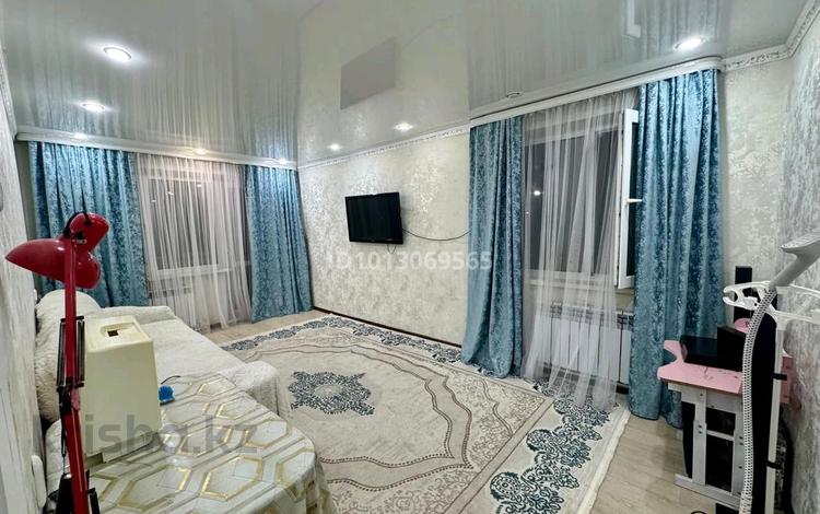 3-комнатная квартира · 62 м² · 2/5 этаж, Майкудук, Майкудук, 15й микрорайон 11 за 14 млн ₸ в Караганде, Алихана Бокейханова р-н — фото 2