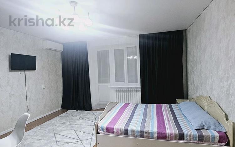 1-комнатная квартира · 34 м² · 3/5 этаж, мкр Астана 45 за 11 000 〒 в Уральске — фото 2