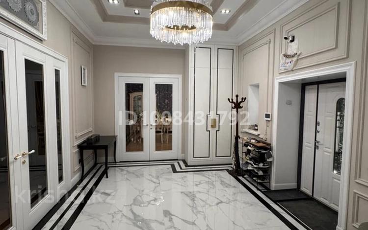 Отдельный дом · 7 комнат · 290 м² · 9 сот., мкр Самал, Акрам Ахмирова 55 за 180 млн ₸ в Атырау — фото 2