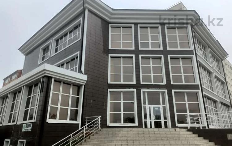 Офисы, салоны красоты, образование, кабинеты и рабочие места · 48.4 м² за 217 800 ₸ в Кокшетау — фото 2