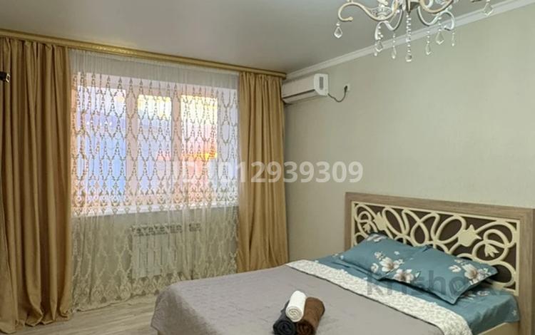 1-комнатная квартира · 45 м² · 5/9 этаж, мкр Нурсая, Таумуш Жумагалиев 15А за 15 000 ₸ в Атырау — фото 2