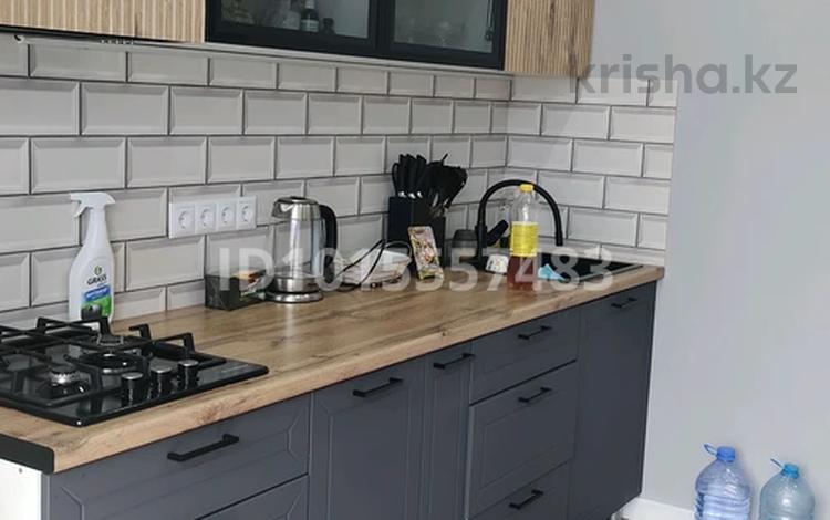 1-комнатная квартира · 52 м² · 10/10 этаж, Курмангазы 98 — Торговый дом Кристал за 220 000 ₸ в Уральске, мкр Школьник — фото 2