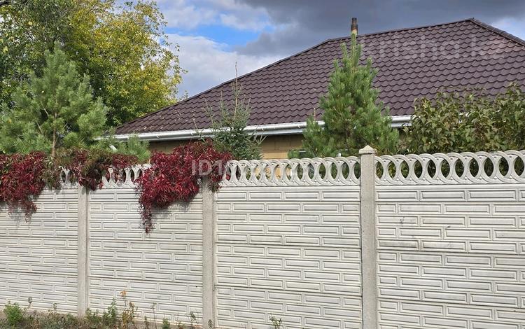 Отдельный дом · 4 комнаты · 150 м² · 26 сот., Бокейхана 77а — Акимат за 20 млн 〒 в Рахымжана кошкарбаевой — фото 2