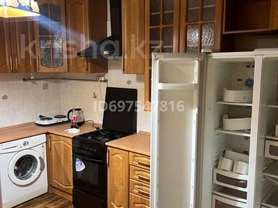 3-бөлмелі пәтер, 61 м², 2/2 қабат ай сайын, Жамакаева 55, бағасы: 230 000 〒 в Семее