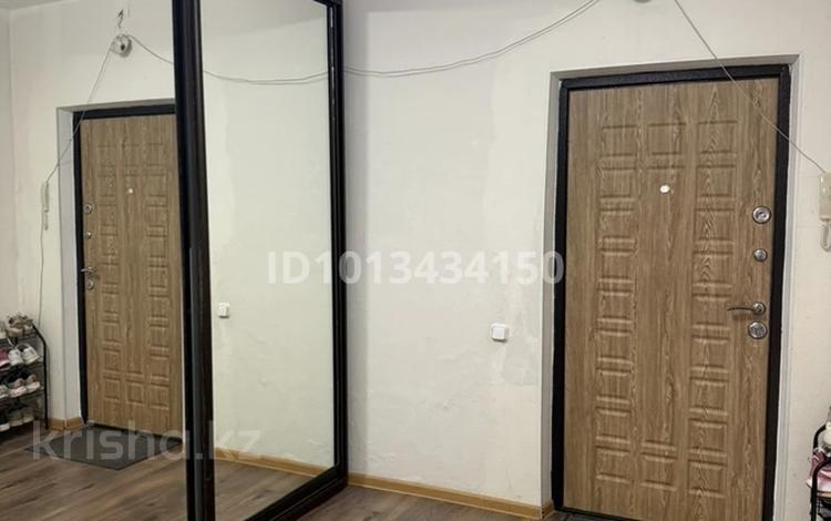 2 комнаты · 80 м² · 3/9 этаж, Шахтеров 23 за 60 000 ₸ в Караганде, Казыбек би р-н — фото 2