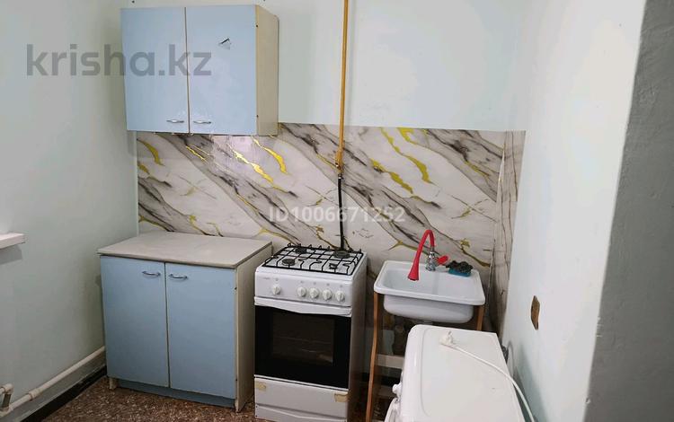 Отдельный дом · 1 комната · 20 м² · 10 сот., мкр Атырау-2, Бекарыс 32 — Школы 31 за 100 000 ₸ в мкр	Атырау-2 — фото 2