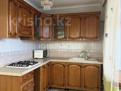 2-бөлмелі пәтер · 60 м² · 4/5 қабат, мкр Алмагуль, Радостовца 230 — Байкадамова, бағасы: 350 000 ₸ в Алматы, Бостандыкский р-н
