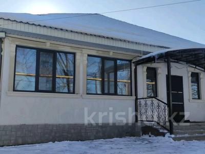 Отдельный дом · 5 комнат · 181.5 м² · 10 сот., Уалиханова 15 — Халифа Алтая за 53 млн ₸ в Байсерке