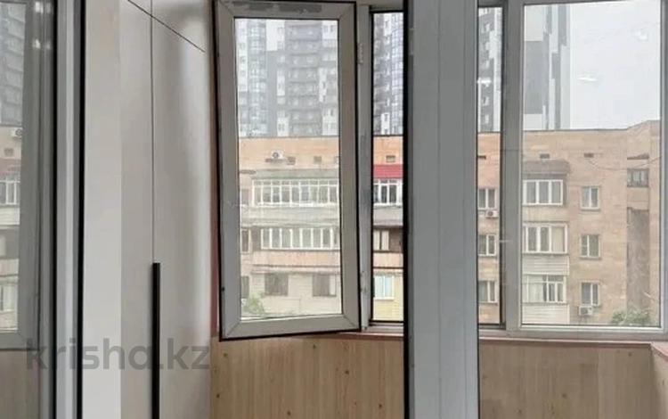 1-бөлмелі пәтер · 35.3 м² · 5/5 қабат, Самал-2 ш/а., бағасы: 45 млн ₸ в Алматы, Медеуский р-н — фото 3