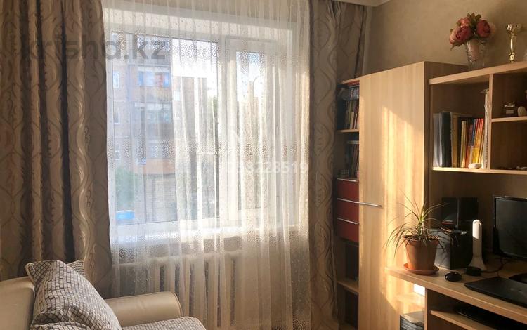 3-комнатная квартира, 47 м², 2/5 этаж, Муканова 2 за 20 млн 〒 в Караганде, Казыбек би р-н — фото 2