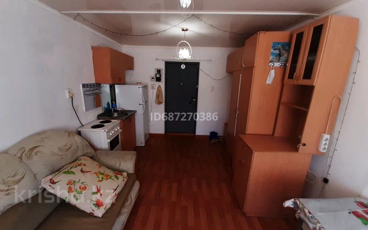 1-комнатная квартира, 14 м², 2/5 этаж, Камзина 6 — Аймаутова за 4.2 млн 〒 в Павлодаре — фото 2