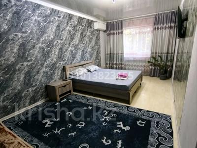 1-бөлмелі пәтер · 25 м² · 1 қабат, Абая — Универмаг, бағасы: 9 000 ₸ в Уральске, мкр Школьник