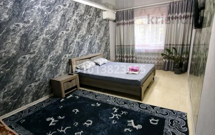 1-бөлмелі пәтер · 25 м² · 1 қабат, Абая — Универмаг, бағасы: 9 000 ₸ в Уральске, мкр Школьник — фото 14