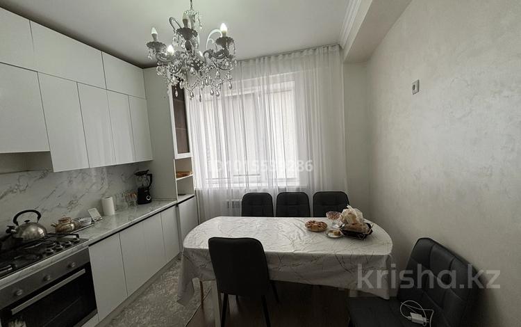 3-комнатная квартира · 81 м² · 5/9 этаж, мкр Береке, 48 дом 48 за 250 000 ₸ в Атырау — фото 2