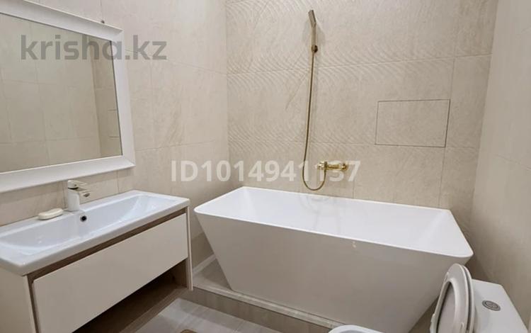 2-комнатная квартира · 76 м² · 11/15 этаж, 17-й мкр, ​17-й микрорайон 6 за 450 000 ₸ в Актау — фото 2