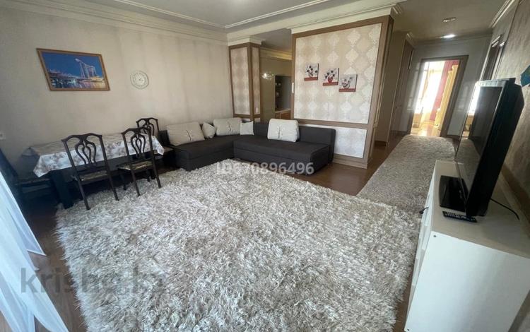 3-комнатная квартира, 100 м², 13/21 этаж помесячно, Аскарова