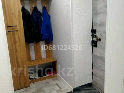 1-комнатная квартира, 30 м², 2/5 этаж посуточно, Пришахтинск 13 — Рядом минимаркет Магнит, Остановка Металлическая. за 9 000 〒 в Караганде, Алихана Бокейханова р-н