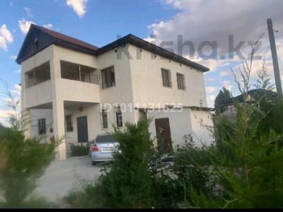 Отдельный дом · 9 комнат · 285 м² · 15 сот., Айша-Бибі ауылы, Қошан Бүрлібаев 16 А — Жібек жолы за 57 млн ₸ в Таразе