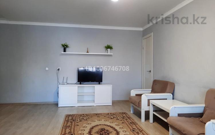2-комнатная квартира · 55 м² · 2/5 этаж, мкр Новый Город, Пр. Бухар-Жырау 52 — За ТД Абзал за 14 000 ₸ в Караганде, Казыбек би р-н — фото 2