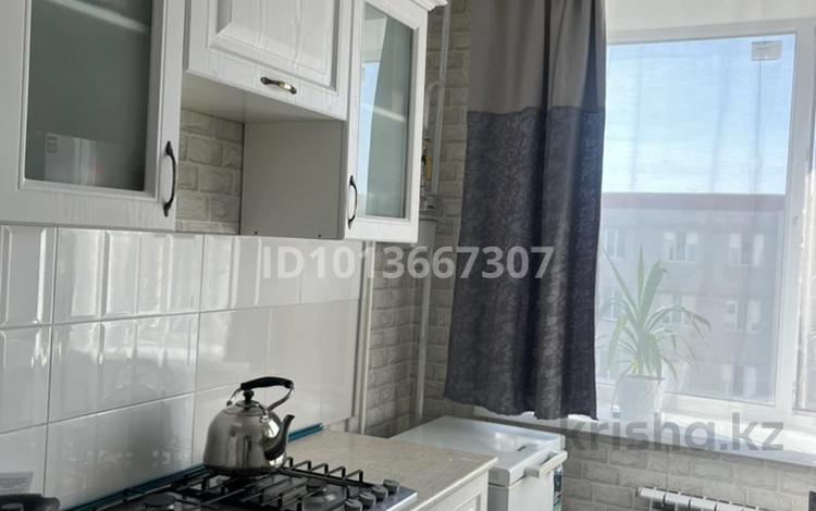 1-комнатная квартира · 35 м² · 5/7 этаж, Бокенбай батыра 155 за 13.5 млн ₸ в Актобе, мкр Авиатор — фото 2