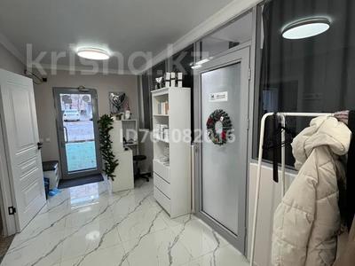 Свободное назначение, офисы, магазины и бутики, салоны красоты, образование, развлечения · 110 м² за 42 млн ₸ в Атырау, мкр Центральный