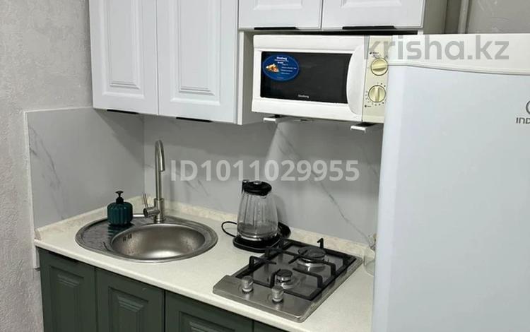 2-бөлмелі пәтер · 45 м² · 3/5 қабат, Жаңа қала ш/а. 62 — Юбилейный, бағасы: 18 000 ₸ в Караганде, Казыбек би р-н — фото 2
