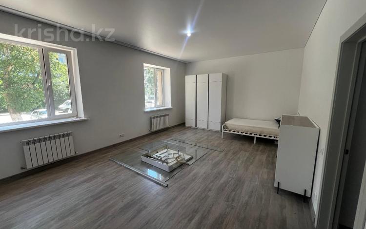 1-бөлмелі пәтер · 60 м² · 1/9 қабат, Юго-Восток ш/а., Шахтёров, бағасы: ~ 25.6 млн ₸ в Караганде, Казыбек би р-н — фото 2