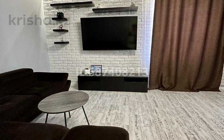 1-бөлмелі пәтер, 49 м², 4/5 қабат ай сайын, 15-й мкр 49, бағасы: 250 000 〒 в Актау, 15-й мкр — фото 2