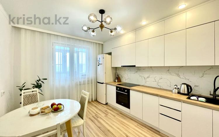 2-комнатная квартира, 68.4 м², 10/16 этаж, Б. Момышулы 12