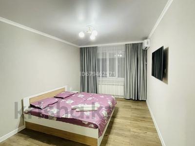 1-комнатная квартира, 51 м², 3/5 этаж посуточно, мкр. Алтын орда, Мкр. Батыс-2 5д за 15 000 〒 в Актобе, мкр. Алтын орда