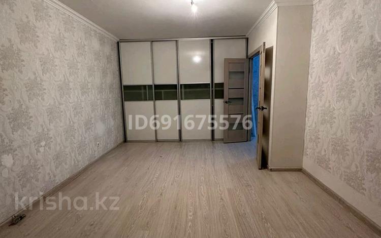 1-комнатная квартира, 38 м², 5/6 этаж, Азербаева 2 за 15.9 млн 〒 в Астане, Алматы р-н — фото 2