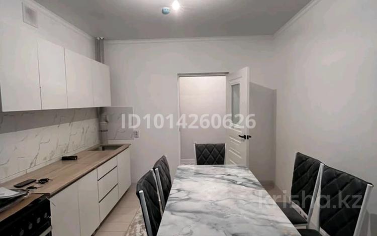 1-комнатная квартира · 40 м² · 1/5 этаж, мкр Бозарык , ул. Боржар 688/4 за 100 000 ₸ в Шымкенте, Абайский р-н — фото 2