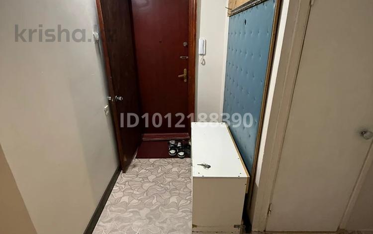 1-комнатная квартира · 32 м² · 3/4 этаж, мкр Мамыр 6 за 180 000 ₸ в Алматы, Ауэзовский р-н — фото 2