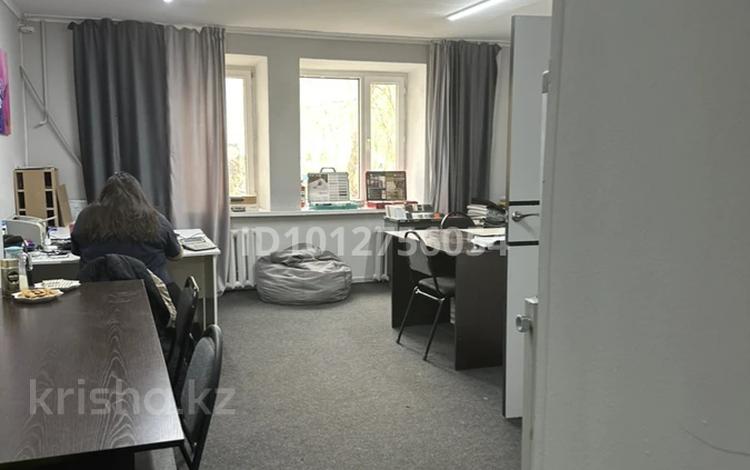 Офисы, кабинеты и рабочие места · 45 м² за 200 000 ₸ в Астане — фото 2