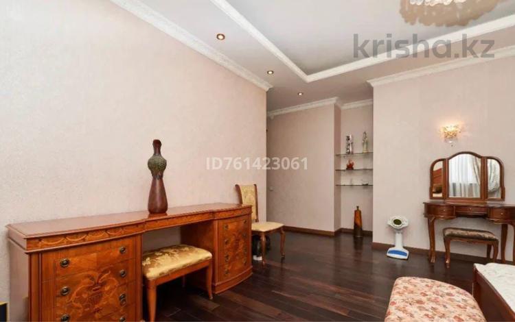 5-комнатная квартира · 320 м² · 5/6 этаж · помесячно, мкр Актобе 25А