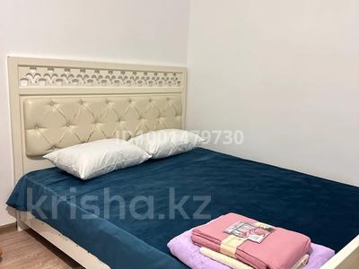Аренда квартир посуточно в Актюбинской обл.: 1-комнатная квартира · 50 м² · 1/5 этаж, Бөкенбай батыр 157 — Болашақ-Юни Сити-Аэрапорт за 8 000 〒 1-комнатная квартира · 50 м² · 1/5 этаж, Бөкенбай батыр 157 — Болашақ-Юни Сити-Аэрапорт за 8 000 〒 в Актобе, мкр Авиатор