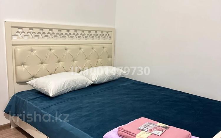1-бөлмелі пәтер · 50 м² · 1/5 қабат, Бөкенбай батыр 157 — Болашақ-Юни Сити-Аэрапорт, бағасы: 10 000 ₸ в Актобе, мкр Авиатор — фото 2