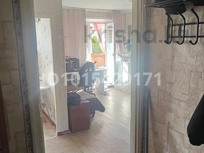 2-комнатная квартира · 42 м² · 3/5 этаж, Майкудук, Майкудук, 14й микрорайон 8 — Магазин Раушан за 10 млн ₸ в Караганде, Алихана Бокейханова р-н