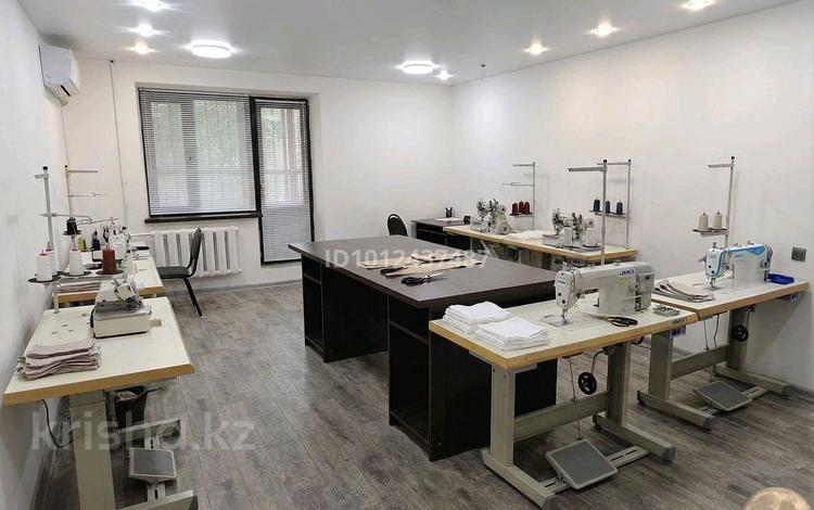 Кабинеты и рабочие места · 100 м² за 850 000 ₸ в Актобе, мкр 5 — фото 2