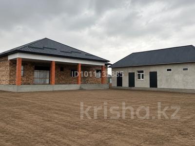 Жеке үй · 6 бөлме · 300 м² · 10 жүзд., Ру-6 555 — Шиелі,РУ-6 Қызыл домдар арт жағы., бағасы: 26 млн ₸ в Шиели
