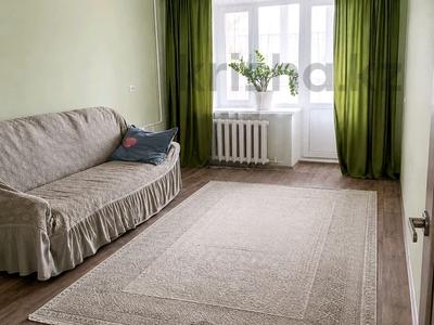 2-бөлмелі пәтер · 50 м² · 3/5 қабат, Алии Молдагуловой — ост Петровского, бағасы: 19 млн ₸ в Уральске, мкр Школьник