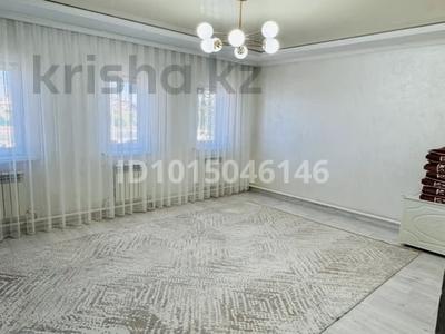 Отдельный дом · 2 комнаты · 80 м² · 2.5 сот., мкр Центральный, проспект Султан Бейбарыс — Djama за 16.5 млн ₸ в Атырау