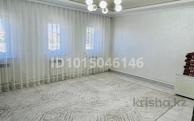 Отдельный дом · 2 комнаты · 80 м² · 2.5 сот., мкр Центральный, проспект Султан Бейбарыс — Djama за 16.5 млн ₸ в Атырау — фото 2