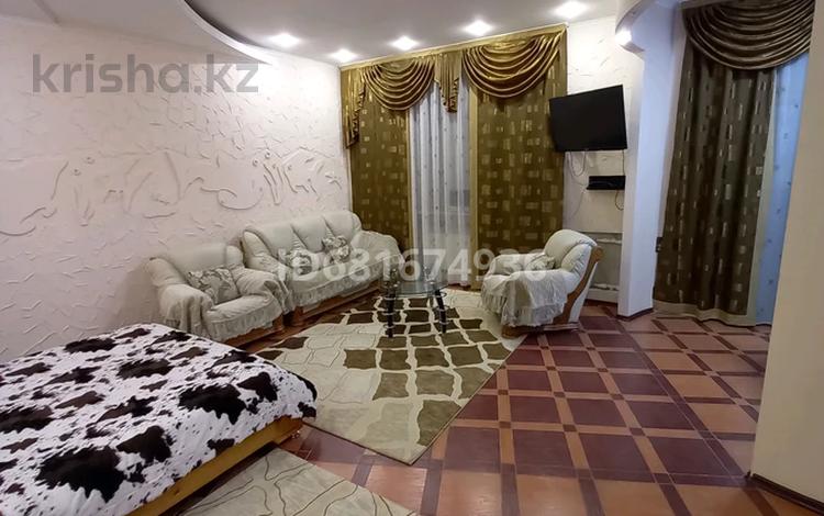 1-комнатная квартира · 40 м² · 1/4 этаж, мкр Новый Город, Воинов-интернационалистов 24 — Центральный парк, ДК за 12 000 ₸ в Караганде, Казыбек би р-н — фото 2