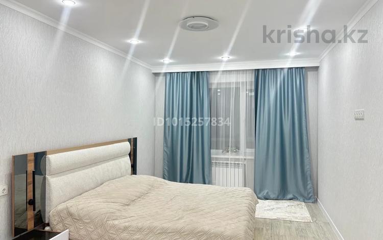 3-бөлмелі пәтер · 120 м² · 4/9 қабат, Абая — Остановка 2 база, бағасы: 300 000 ₸ в Уральске — фото 2