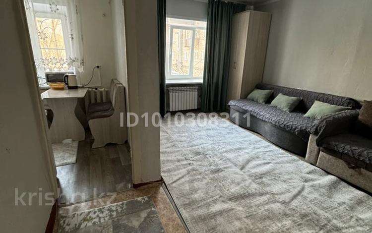 1-комнатная квартира · 33 м² · 2/5 этаж, Назарбаева 36 за 10 000 ₸ в Усть-Каменогорске, Ульбинский — фото 2
