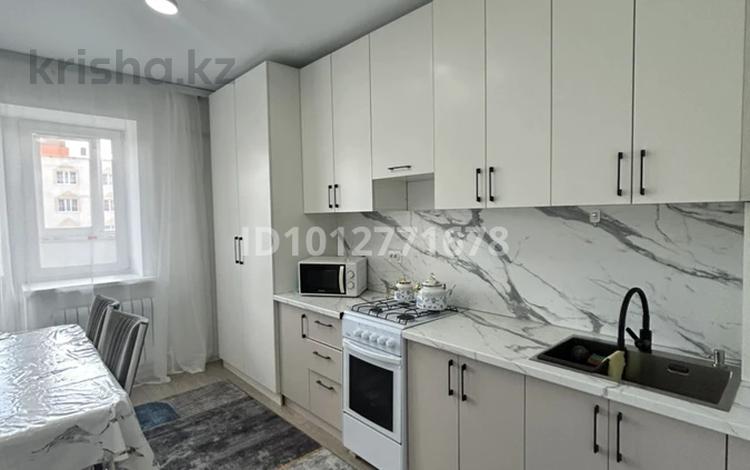 2-бөлмелі пәтер · 65 м² · 1/5 қабат, мкр. Алтын орда, Алтын Орда 40К — Мангилик ел, Школа НИШ, Акбобек , садик Айналайын, бағасы: 200 000 ₸ в Актобе — фото 2